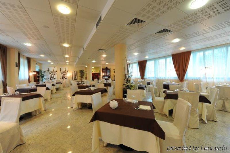Hotel Parisi Nichelino Restaurant bilde